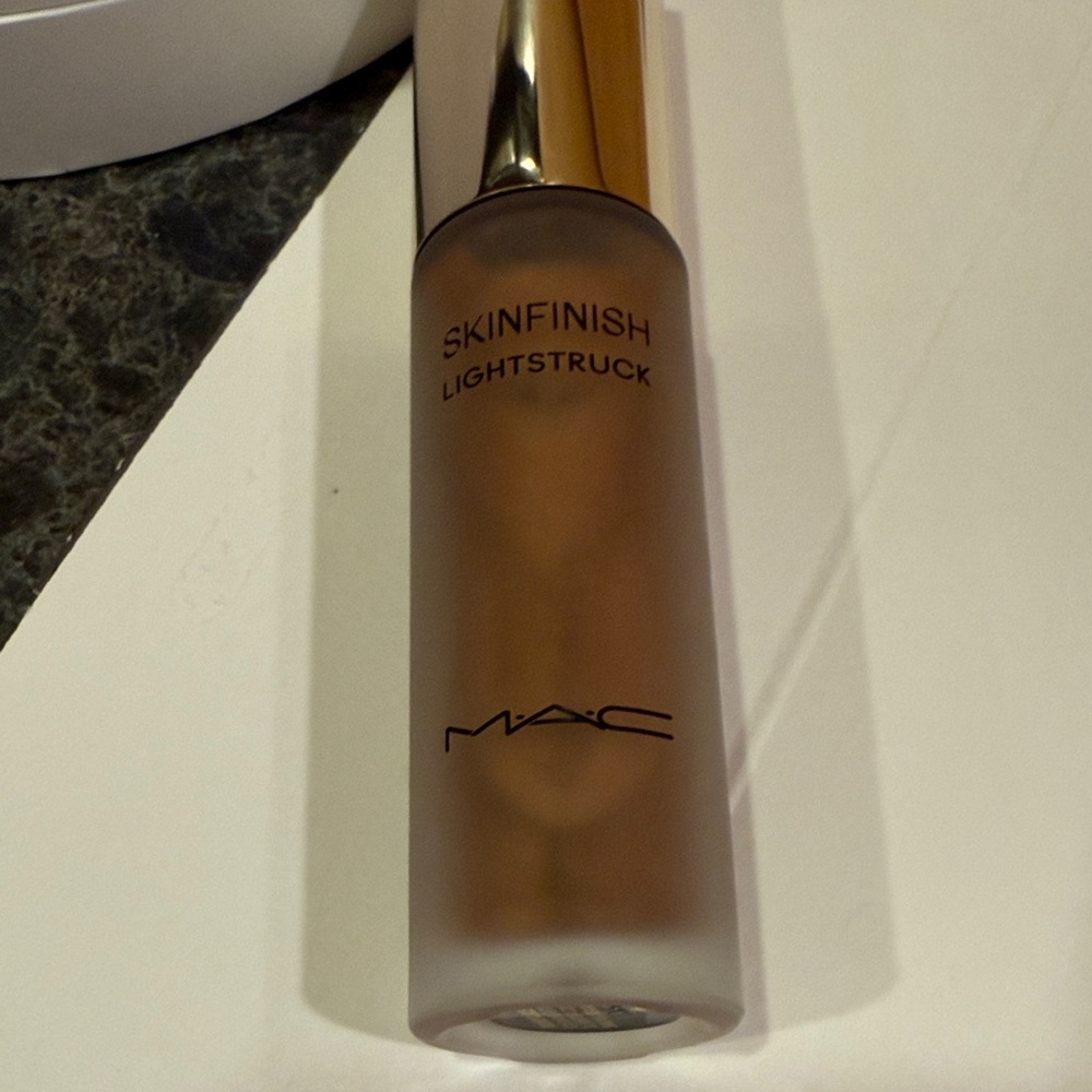 MAC Cosmetics Skinfinish Lightstruck Highlighter - Bronze Glow - Picture 2 of 4